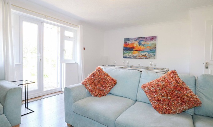 Pagham Cottage | Family-Friendly Retreat with Garden at 44 West Front Road