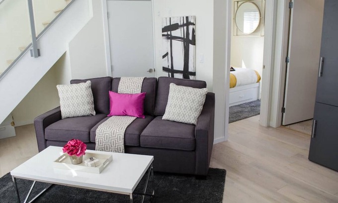 Riley Park-Little Mountain House | Explore 442: Inviting 2 BDRM Coach House with Breakfast