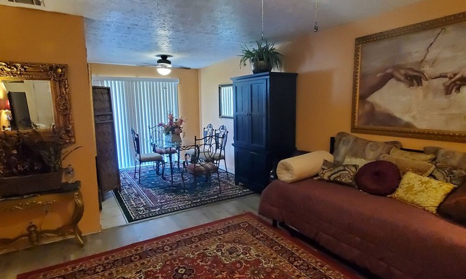 Parker House | Pet-Friendly Extended Stay & Vacation Rental near Tyndall AFB
