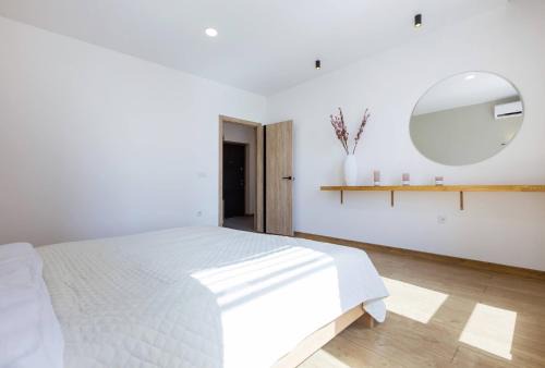 Svyatoshyns'kyi District Apartment | 45 Kyiv Lovely Apartment in Nyvky Park