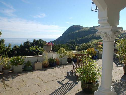 Hele Apartment | Spacious 3-Bedroom Apartment with Cozy Fireplace & Kitchen