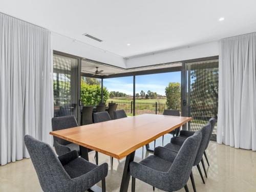 Yarrawonga House | Inviting Getaway at 45 On Fairway - Family-Friendly Stay