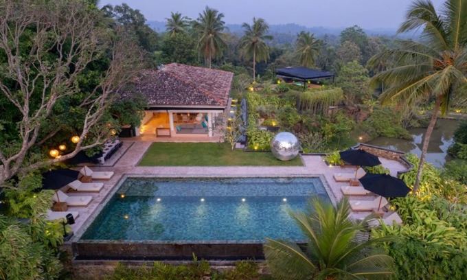 Unawatuna Villa | Spacious Oceanfront Villa with Pool for 10 Guests