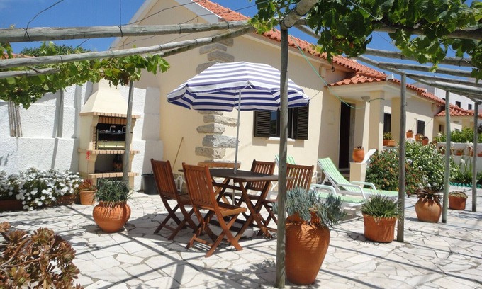 Praia das Macas Cottage | Beachside Retreat with Private Gardens at Praia das Maçãs