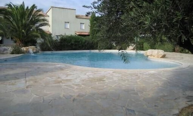 Valras-Plage Cabin | Spacious T3 Villa with Pool and Oceanfront Views
