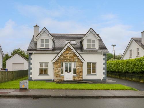 Culdaff House | Pet-Friendly Retreat at 46 Dunalinn - Rated 9.5/10!