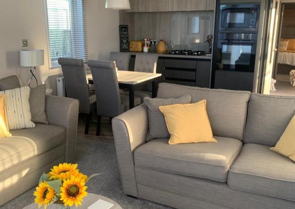 Jedburgh Apartment | Pet-Friendly Getaway at 46 NW Lilliardsedge Holiday Park