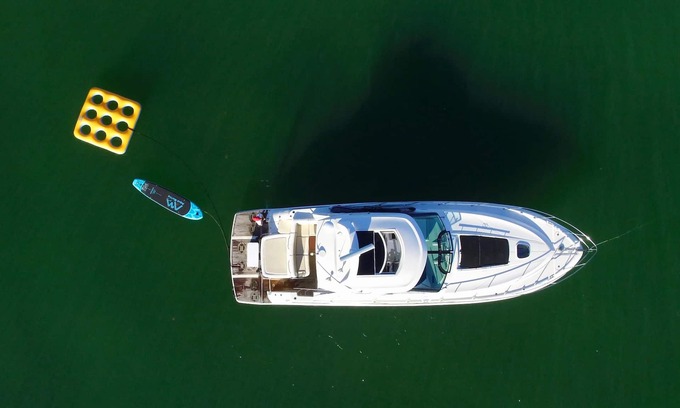 Key Biscayne Boat Rental | Elegant 46' Sea Ray - Family-Friendly Yacht in Key Biscayne