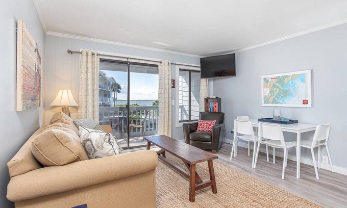 Tybee Island Condo | Oceanfront Condo with Pool & Spa for 4 Guests