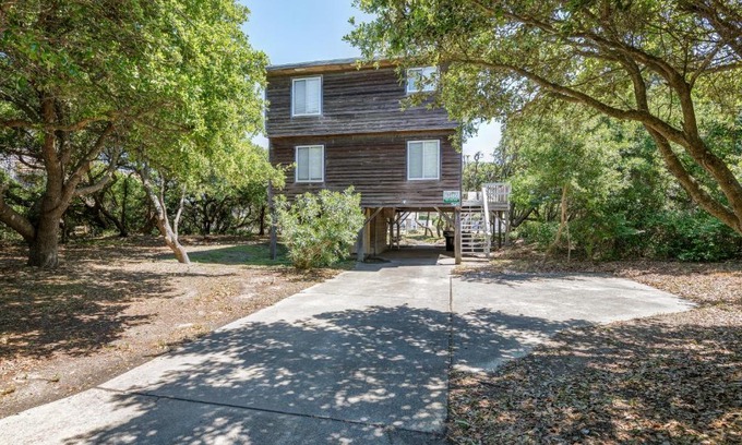 Kitty Hawk House | Discover Canopy Retreat: A Family-Friendly Getaway