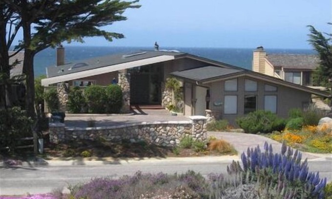 San Simeon House | Oceanfront Bliss at 4757 Windsor Blvd - Guest Rated 9.8