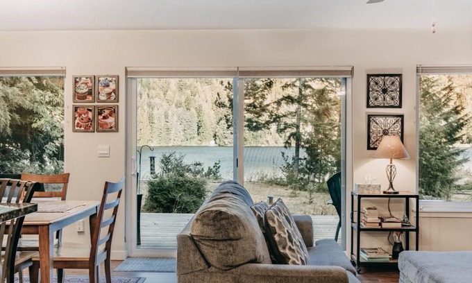 Maple Falls House | Cozy Retreat with WiFi and Fireplace for Family Getaways