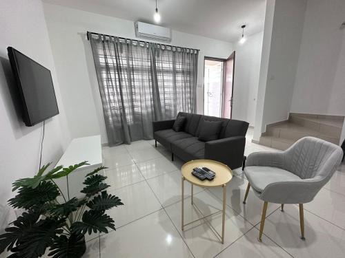 Tebrau House | Enjoy Family-Friendly Stays at Crest Near Yi Jia HeLiXuan