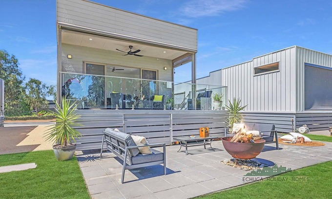 Moama Villa | 48 Highview Waters - 4BR Riverfront Cabin