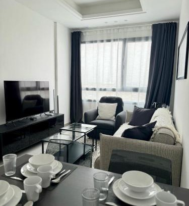 Bneid Al Qar Apartment | Discover 48 Residence: Family-Friendly Retreat with Top Ratings
