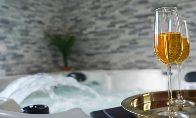 Verdelot House | Relax at 4AS Spa Paris: Highly Rated with Family-Friendly Amenities