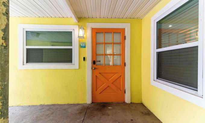 Safety Harbor Cottage | Pet-Friendly Coastal Cottages: 10/10 Guest Rated Retreat