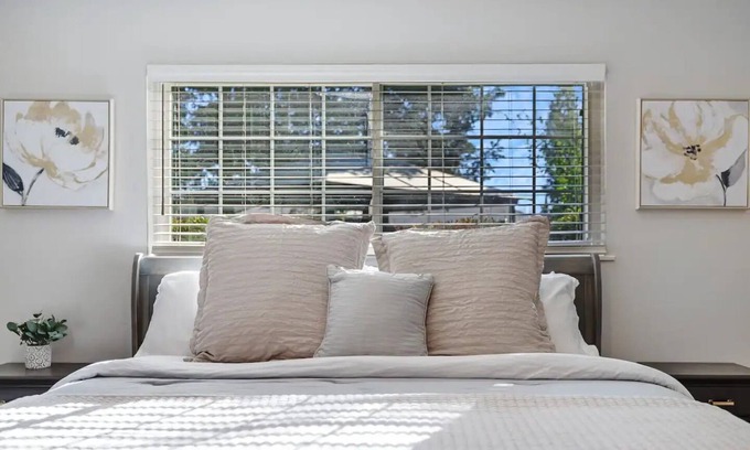 Raisin House | Family-Friendly Retreat with Pool Near Fresno State