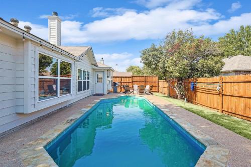 Saginaw House | 4BD 2BA Saginaw Sanctuary - Pool Firepit Laundry
