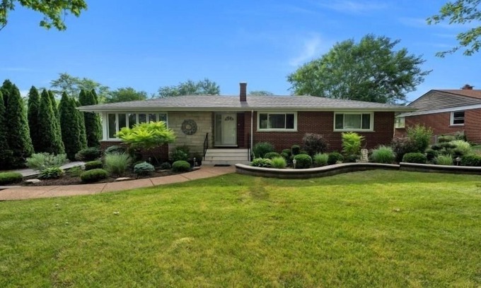 Fox Valley House | Pet-Friendly Retreat with Hot Tub, Pool Table & Big Yard