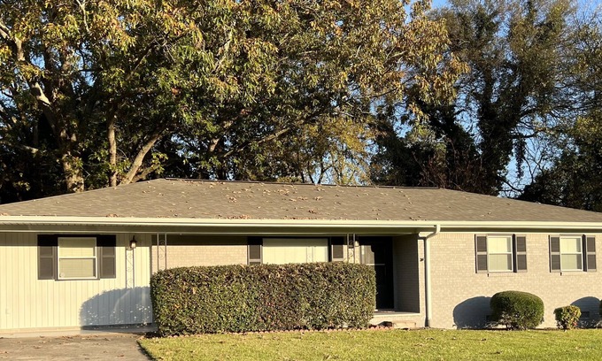 Madison House | Ideal 4BD House near Airport & Research Park for Families