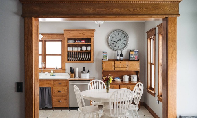 Williamsburg House | Discover Comfort at Broomhead Farmhouse Main House