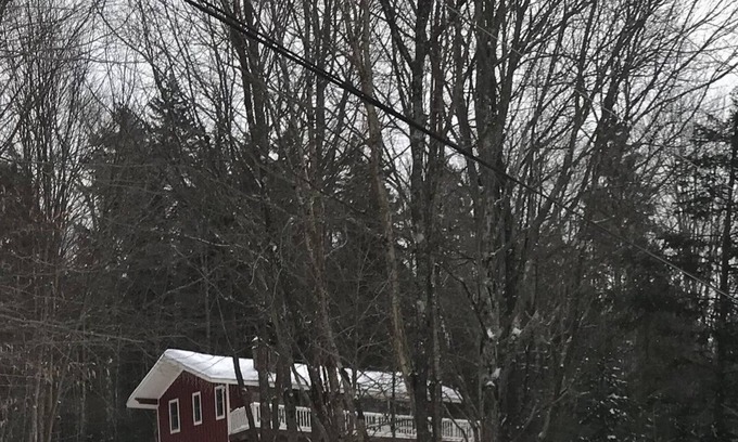Wilmington House | Dog-Friendly 4-Bedroom Retreat with Hot Tub near Mt. Snow