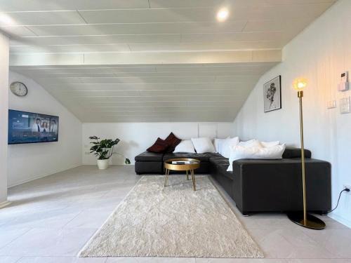 Traunreut Apartment | 4Bed I Klima I 3 Room I Wash I Küche I Parkplatz