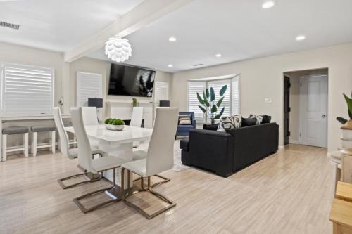Lynwood House | Family-Friendly 4BR Home Near LAX, SoFi & Disney