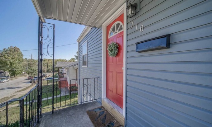 Rolla House | Ideal Stay Near Downtown - 4BR Home with Breakfast Included