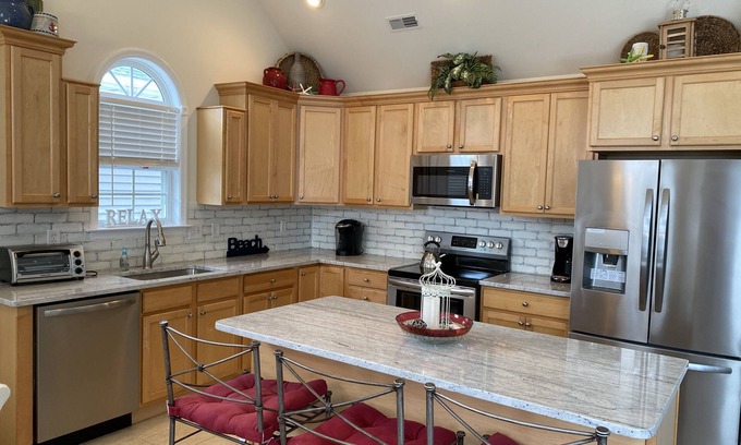 North End House | Exceptional 4BR Retreat Near Downtown with Family Amenities