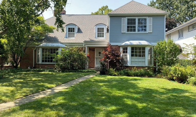 Forestview House | Grand Evanston Home with Great Location and Top Amenities