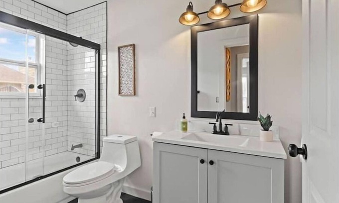 Rogers House | Pet-Friendly 4BR Rogers Home Near AMP - Rated 10/10