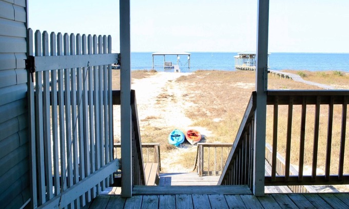 Dauphin Island House | Dog-Friendly Retreat with Private Beach and Free Kayaks
