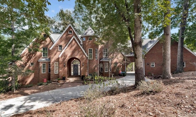 Athens House | 4BR/4BA luxury-Sleeps up to 13, Pvt Entrance N Oconee Rvr-Edge of UGA Campus