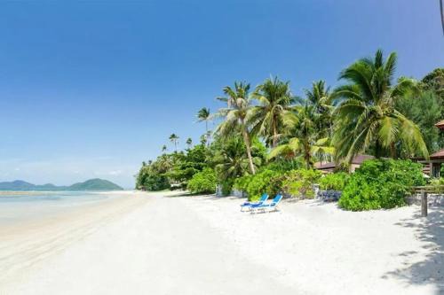 Hua Thanon Villa | Relax at Hua Thanon2: Oceanfront Haven with Pool