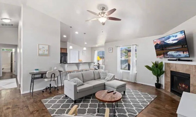 Twin Falls House | Inviting Canyonview Getaway with Family-Friendly Perks
