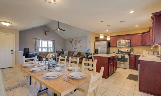 Manhattan House | 4BR Family Home w/Game Room & Spacious Yard