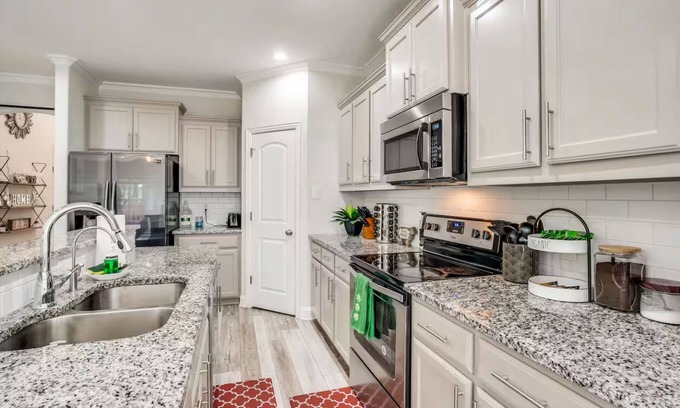 Wheatland House | 4BR Farmhouse N Po in Spencer