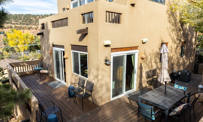 Manitou Springs Historic District House | Scenic 4BR Home with Pikes Peak Views near Manitou Springs
