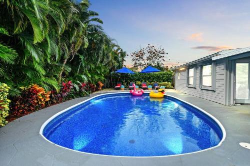Palm Beach Gardens House | Family Paradise: Relax by the Warm Pool in a Lush Garden