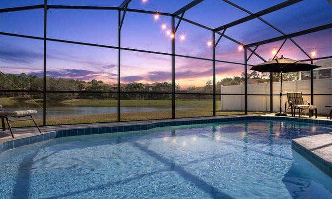 Lindfields House | Tranquil Lakeview Vacation Home with Private Pool & Breakfast