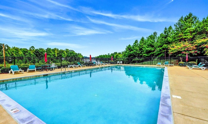 Mineral Cabin | 4BR Lake Anna Cabin with Pool, Beach, and Deck