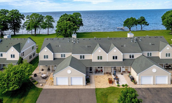 Onamia House | Scenic Lakeside Retreat at Izatys Resort: Pool & Spa Access