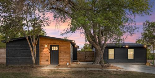 Southside House | 4BR Modern Getaway by Lackland & SeaWorld