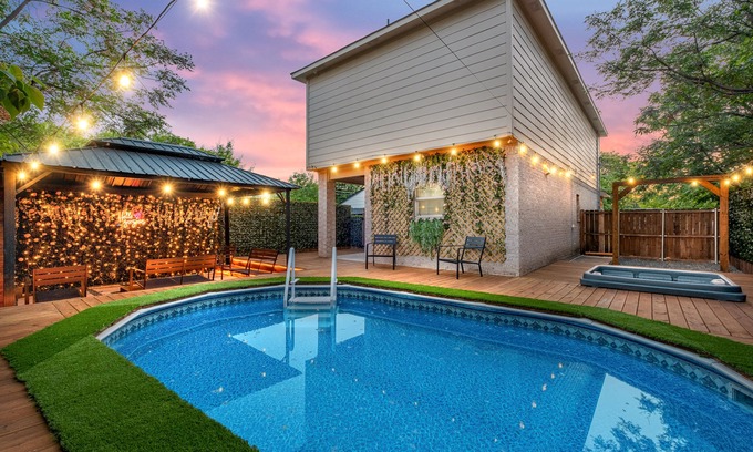 West Dallas House | Modern 4BR Home with Pool, Jacuzzi & High Guest Rating