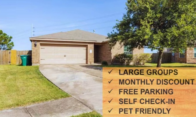La Marque House | Family Getaway: 4BR Near Galveston & Kemah, Pet Friendly