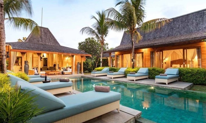 Kerobokan Villa | Family-Friendly 4BR Villa with Private Pool & Breakfast