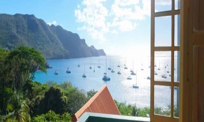Mount Pleasant Bay Villa | Elegant Turtle Point Villa in Bequia with Ocean Views