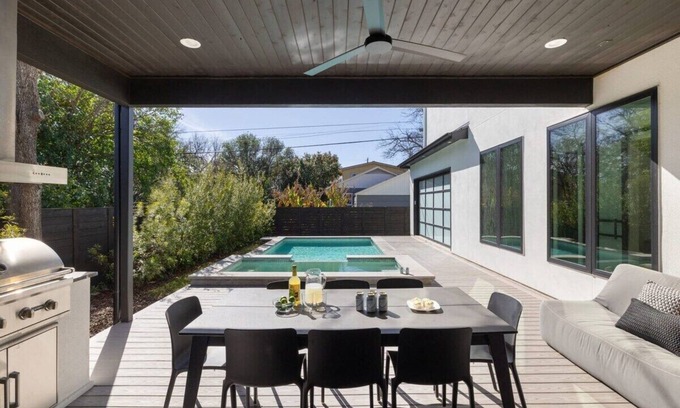 Brentwood House | Family-Friendly Retreat with Pool at Brentwood - Portoro